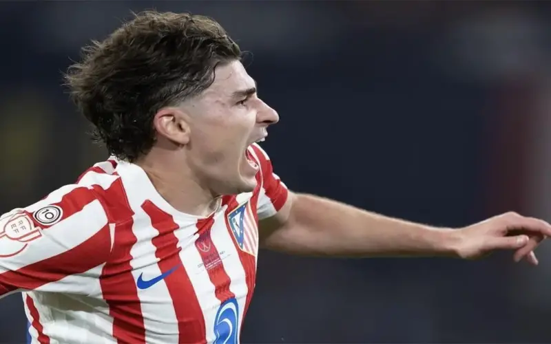 برشلونة يتفق مع ألفاريز على طلباته الشخصية.. وطلب تعجيزي من أتلتيكو مدريد